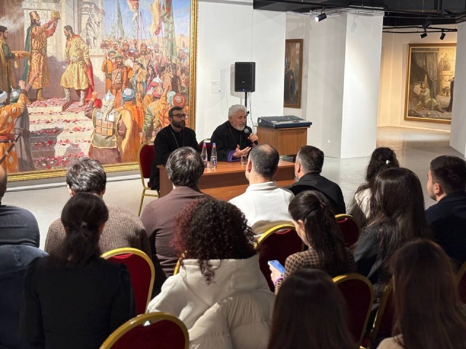 Եզրաս սրբազանը հանդիպեց Մոսկվայի եկեղեցասիրաց երիտասարդներին